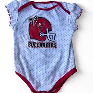 Team Apparel Tampa Bay Buccaneers Baby Bodysuit - Red and White